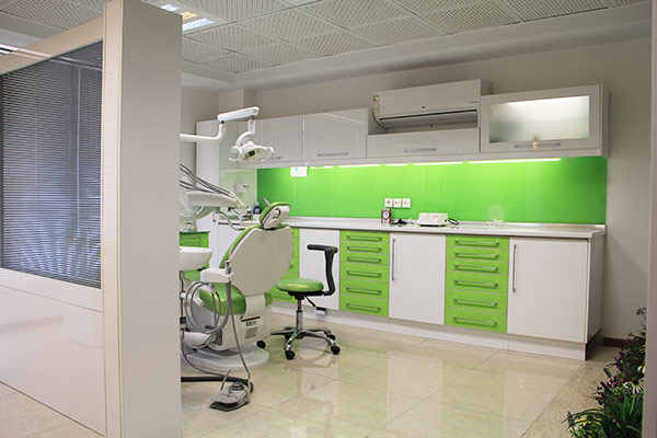 دندانپزشکی دکتر فرشاد محبی