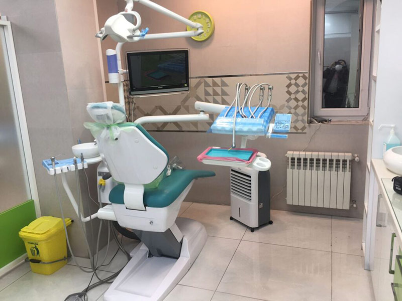 کلینیک دندانپزشکی پارمیس