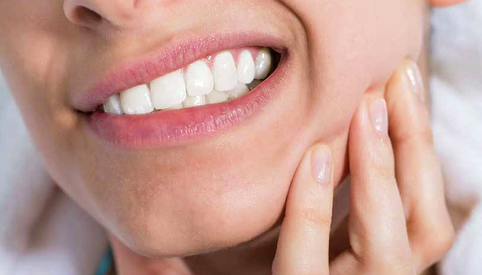 خطرات و عوارض ایمپلنت دندان