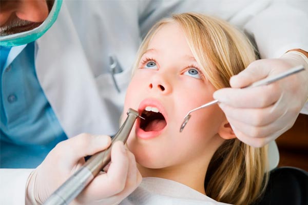 چرا باید برای کشیدن دندان به پزشک مراجعه کنیم؟